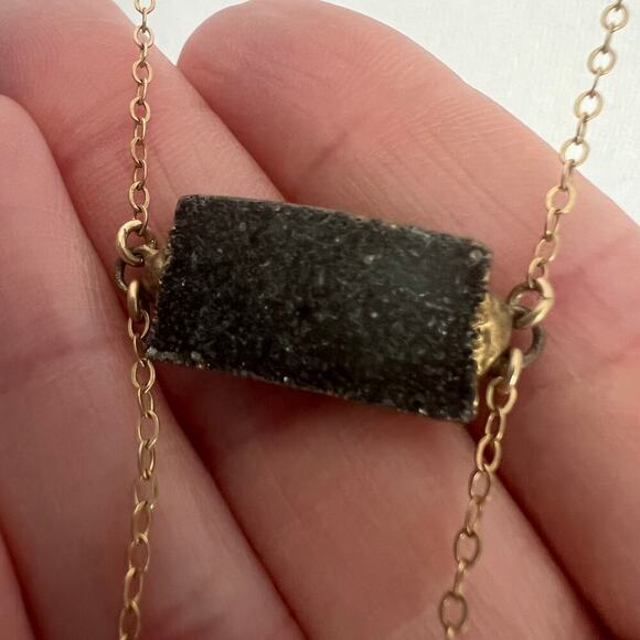 Druzy quartz Y drop bar necklace on gold tone chain - Picture 4 of 6